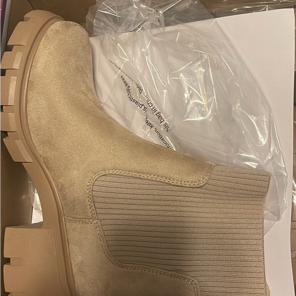 never worn cute boots - Picture 2 of 2